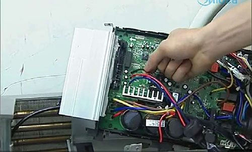 乌拉特后美的空调电话是多少