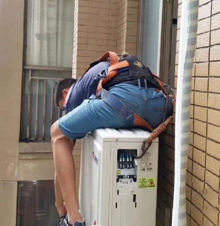 乌拉特后空调移机